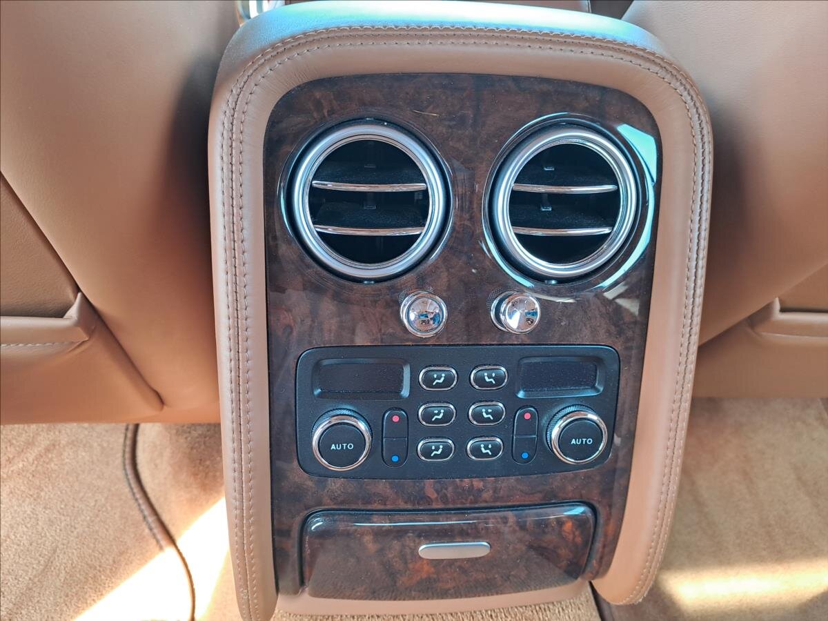 Bentley Flying Spur Sedan / Limuzína 6,0 l 412 kw