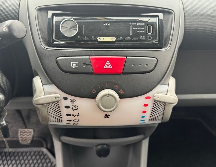 Peugeot 107 Hatchback 998,0 50 kw