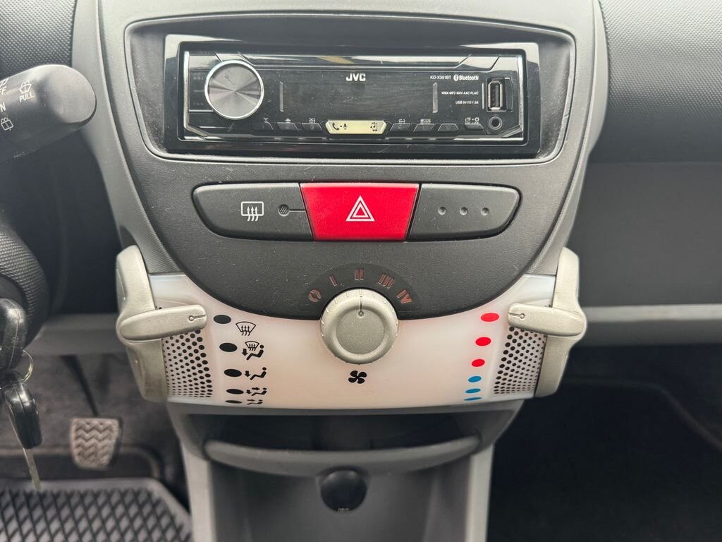 Peugeot 107 Hatchback 998,0 50 kw