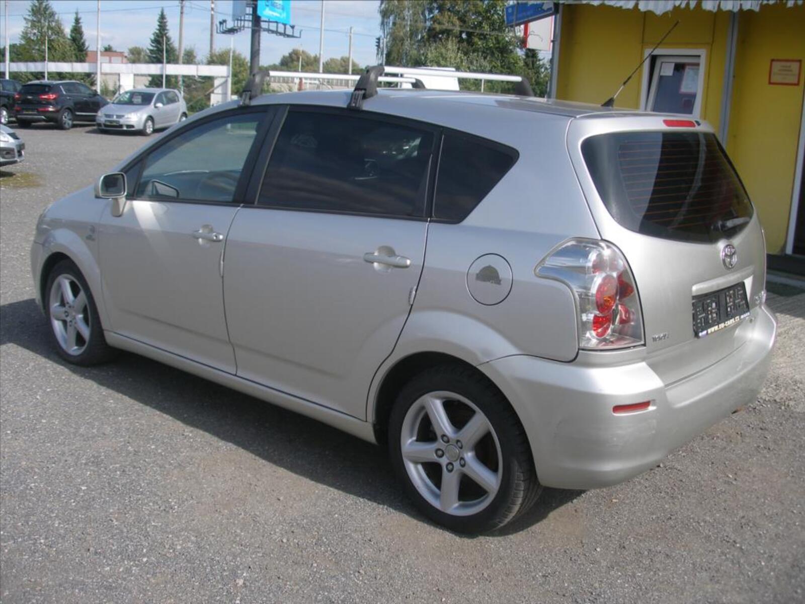 Toyota Corolla Verso 2