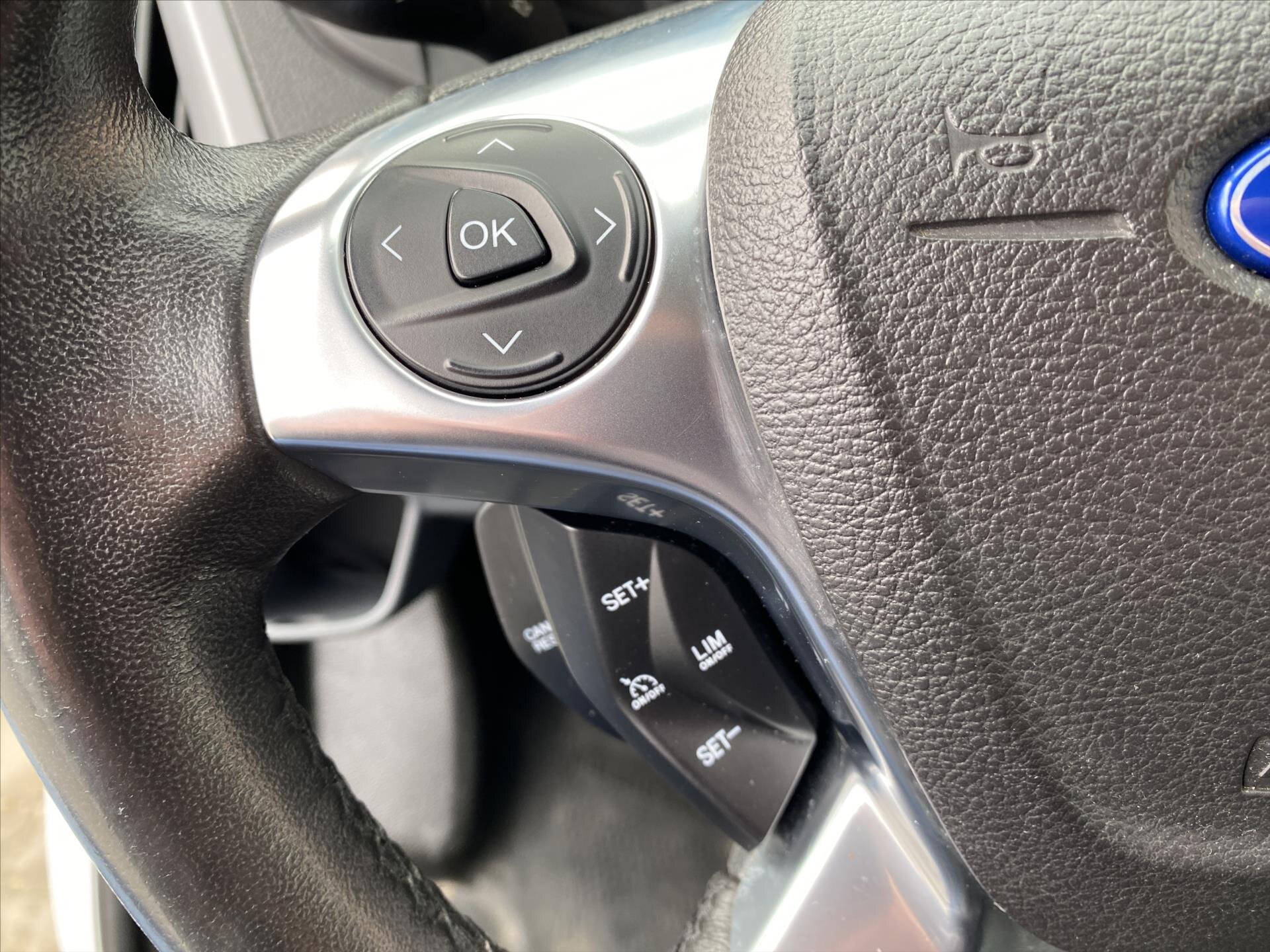 Ford Tourneo Custom MPV 2,0 l 96 kw