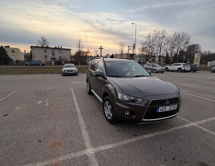Mitsubishi Outlander SUV / Terénní 0,0 0
