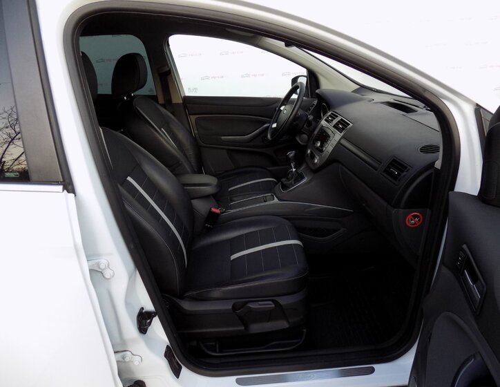 Ford Kuga SUV / Terénní 2,0 l 120 kw