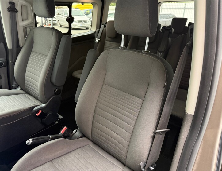 Ford Tourneo Custom 11