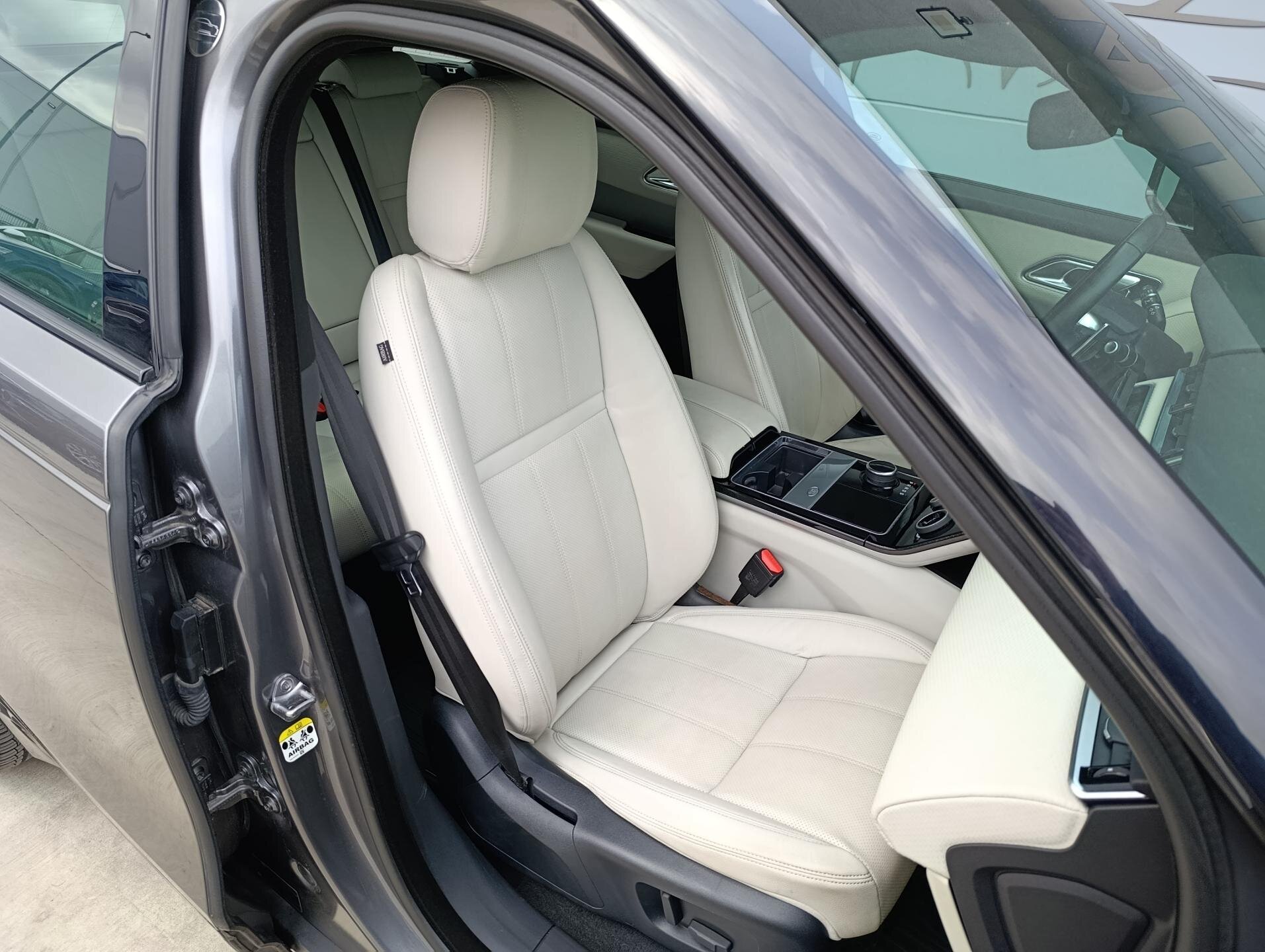 Land Rover Range Rover Velar SUV / Terénní 2,0 l 184 kw