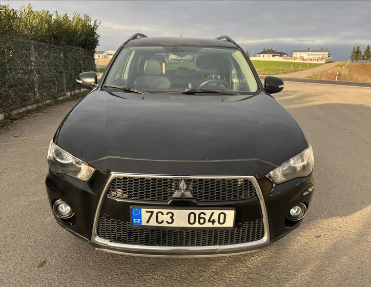 Mitsubishi Outlander 2
