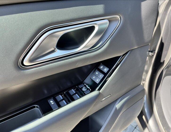 Land Rover Range Rover Velar SUV / Terénní 2,0 l 150 kw