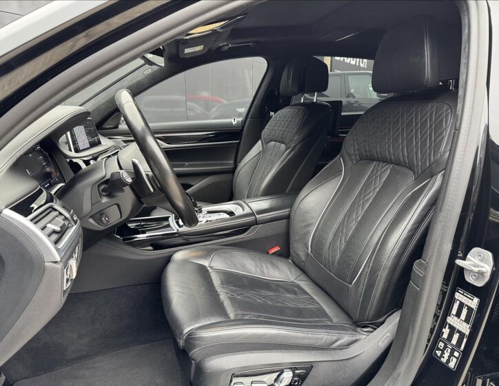 BMW Řada 7 Sedan 3,0 l 250 kw