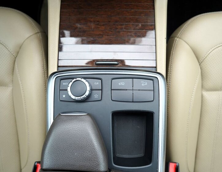 Mercedes-Benz GL SUV 4,7 l 320 kw