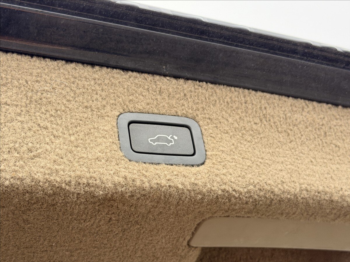 Volvo XC70 Kombi 2,4 l 151 kw