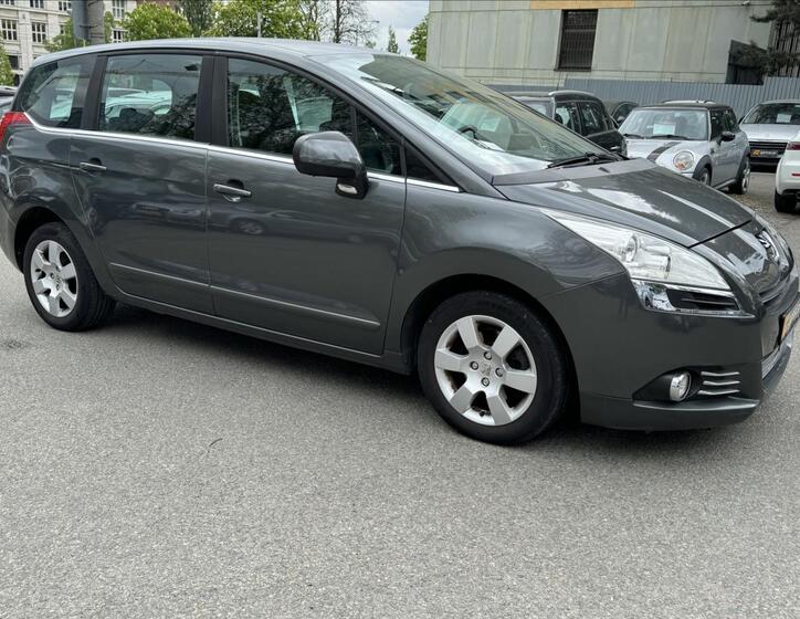 Peugeot 5008 8