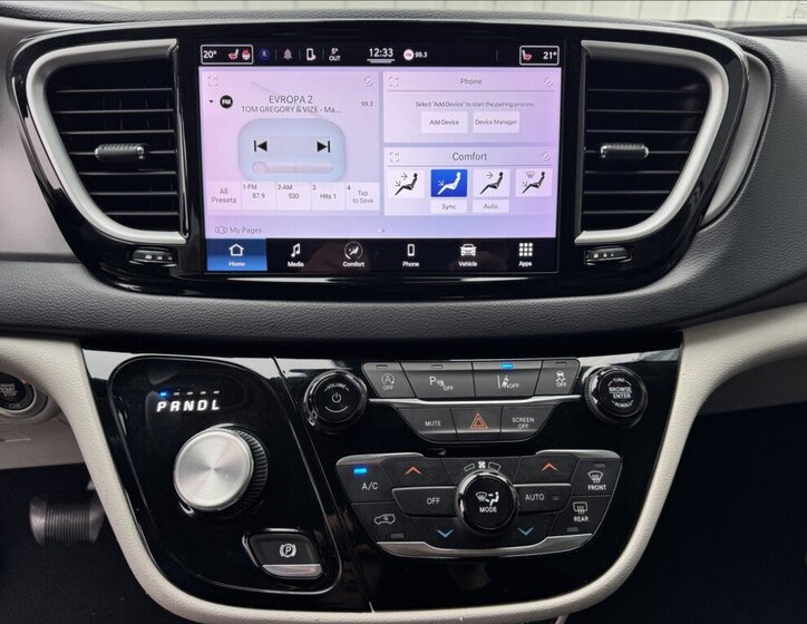 Chrysler Pacifica 37