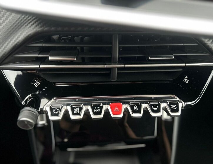 Peugeot 208 Hatchback 1,2 l 74 kw