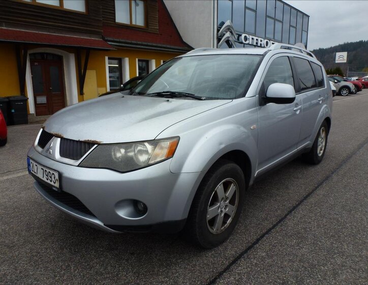 Mitsubishi Outlander SUV / Terénní 2,0 l 103 kw