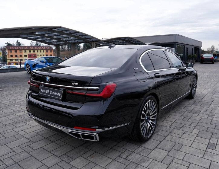 BMW Řada 7 Sedan / Limuzína 6,6 l 430 kw