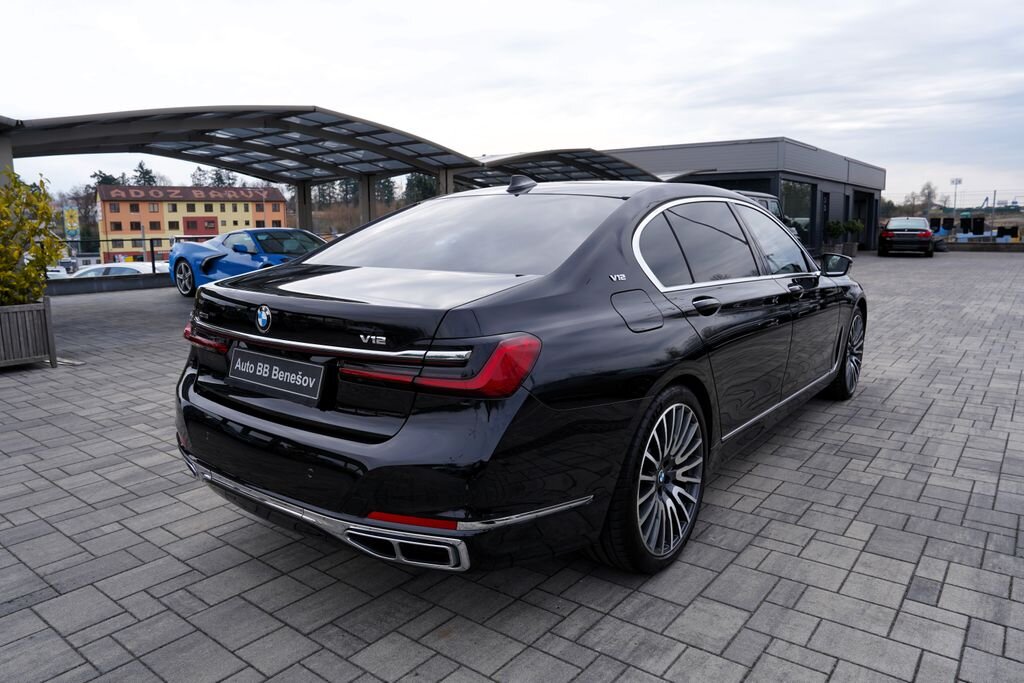 BMW Řada 7 Sedan / Limuzína 6,6 l 430 kw