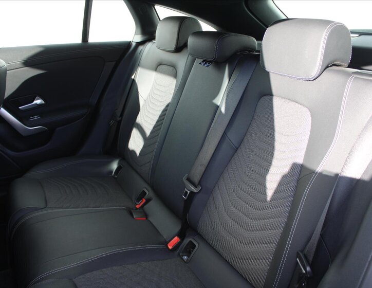 Mercedes-Benz CLA 11