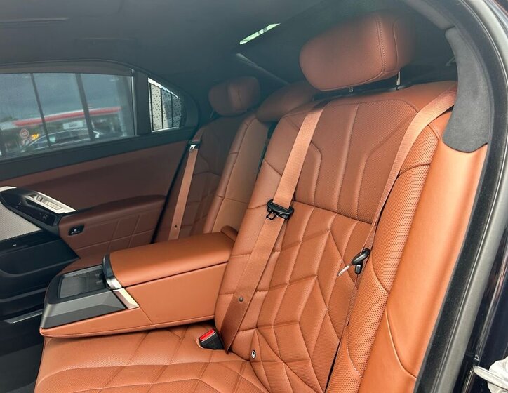 BMW i7 Sedan / Limuzína 0,0 400 kw