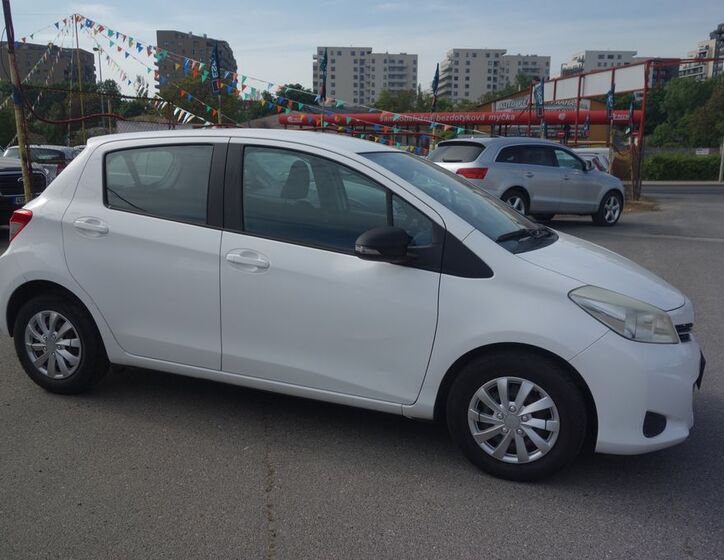 Toyota Yaris 5