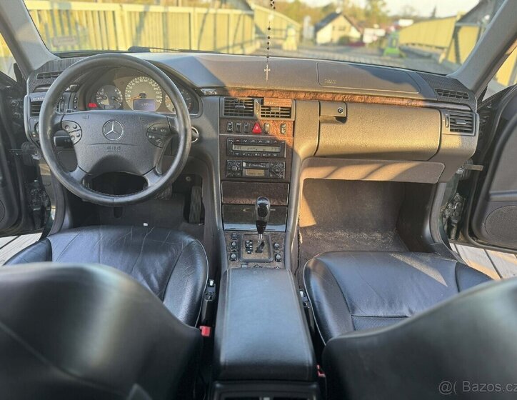 Mercedes-Benz Ostatní Sedan / Limuzína 0,0 145 kw