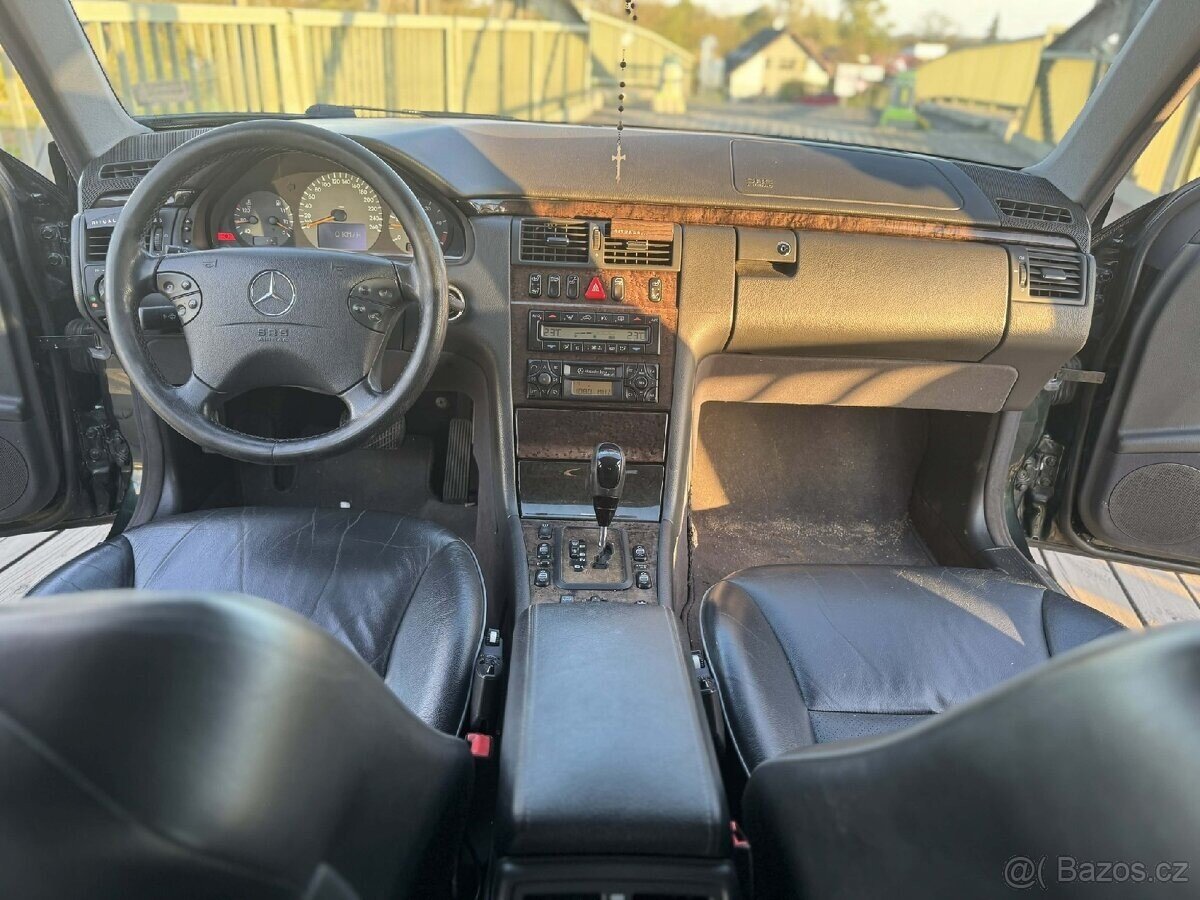 Mercedes-Benz Ostatní Sedan / Limuzína 0,0 145 kw
