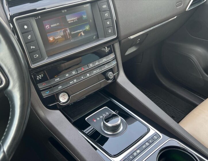 Jaguar F-Pace Kombi 2,0 l 132 kw