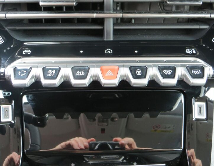 Peugeot 208 Hatchback 1,2 l 74 kw