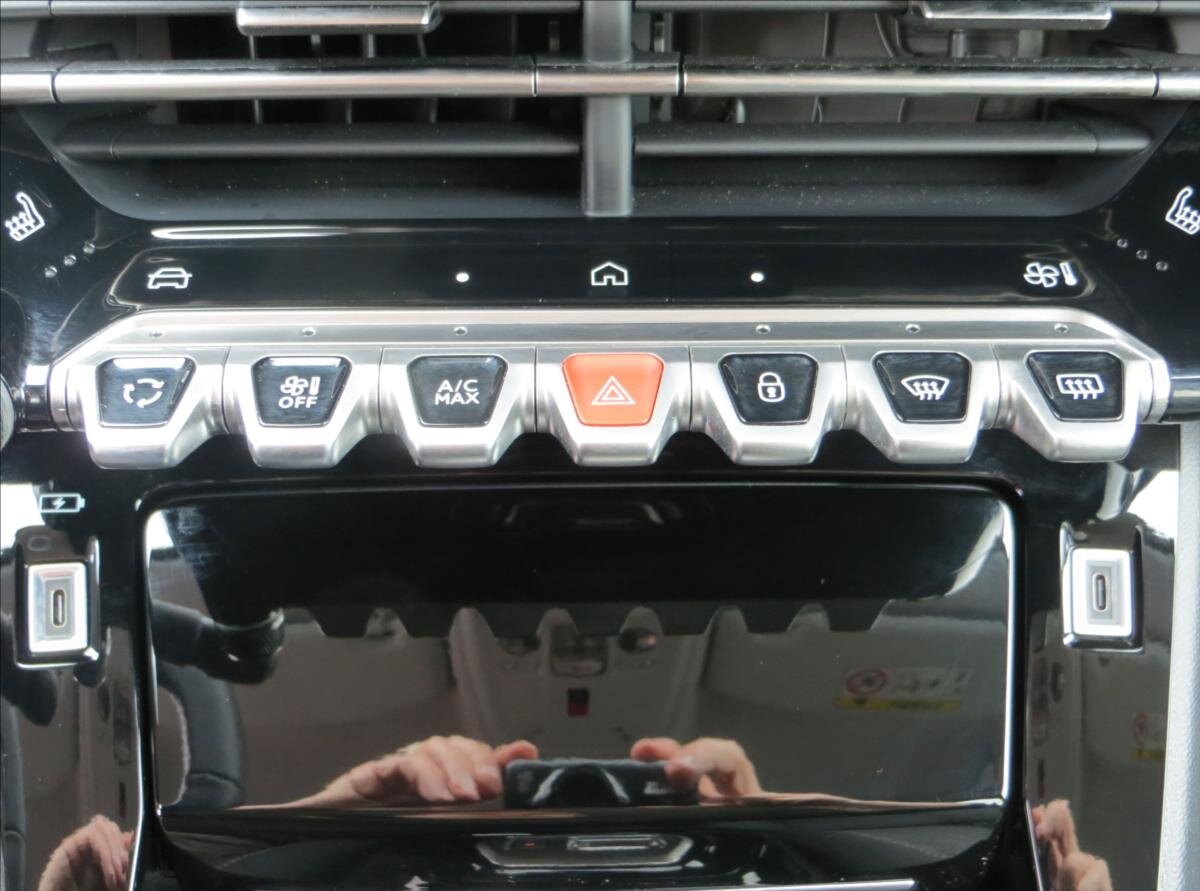 Peugeot 208 Hatchback 1,2 l 74 kw