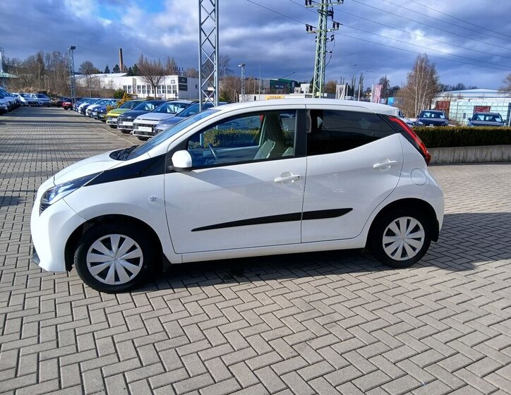Toyota Aygo Hatchback 998,0 53 kw