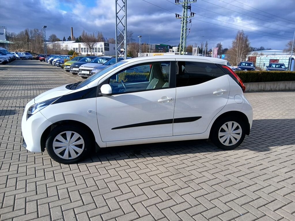 Toyota Aygo Hatchback 998,0 53 kw
