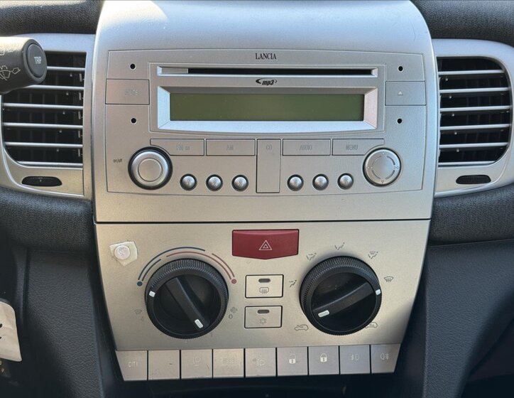 Lancia Y Hatchback 1,2 l 55 kw