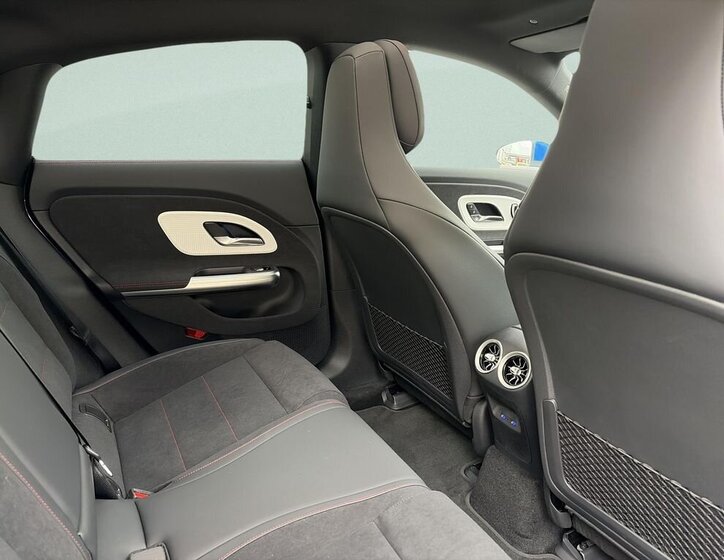 Mercedes-Benz CLA Sedan / Limuzína 0,0 200 kw