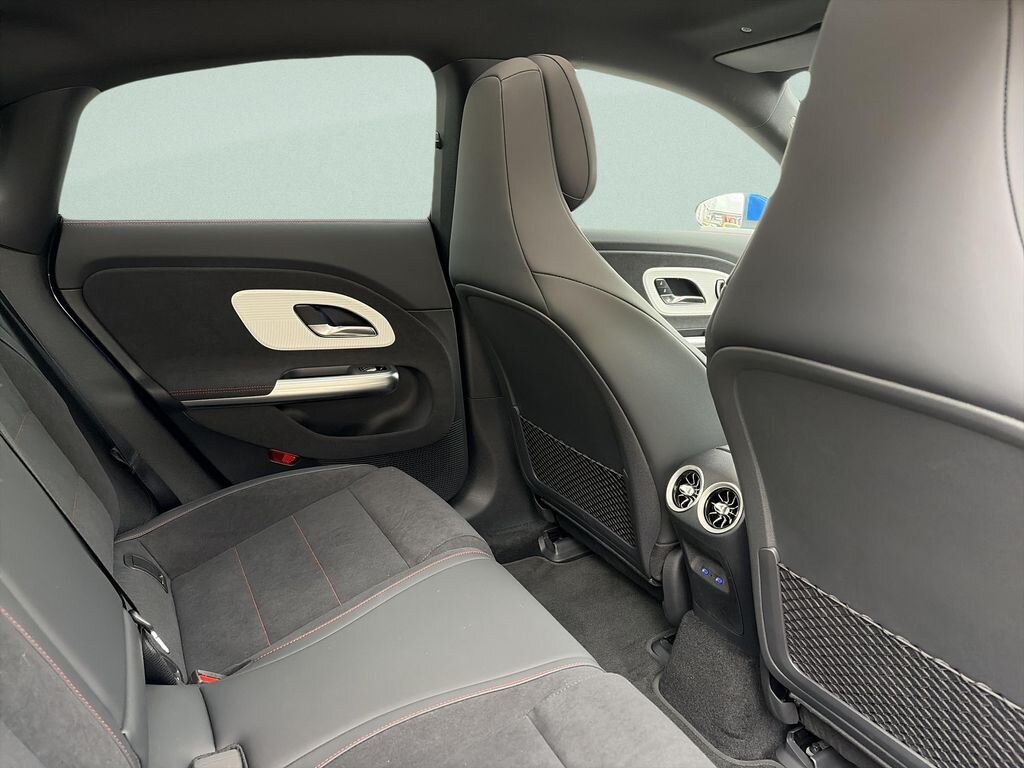 Mercedes-Benz CLA Sedan / Limuzína 0,0 200 kw