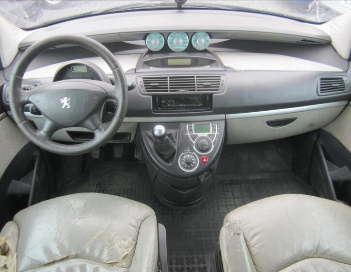 Peugeot 807 Kombi 2,2 l 94 kw