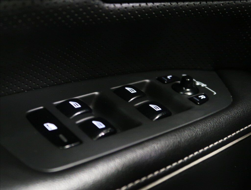 Volvo S90 Sedan / Limuzína 2,0 l 235 kw