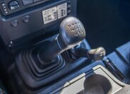 Land Rover Defender 23