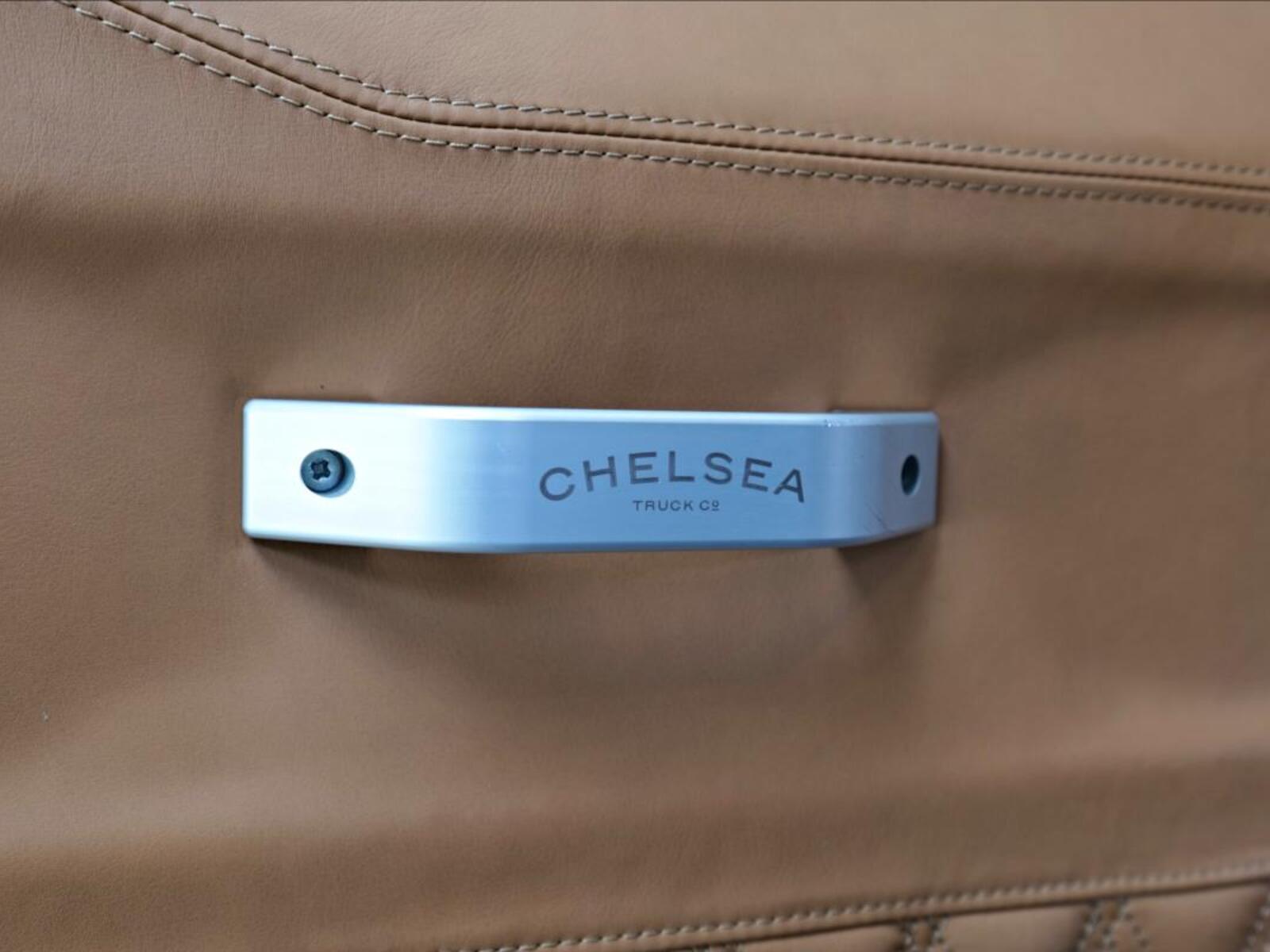 Land Rover Defender 10