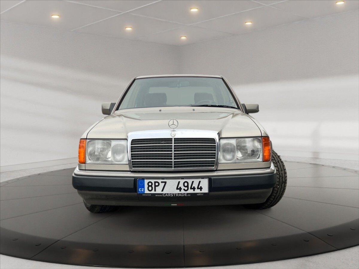 Mercedes-Benz 124 Sedan 2,3 l 97 kw