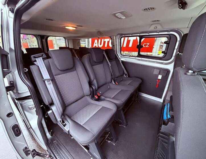 Ford Tourneo Custom 13