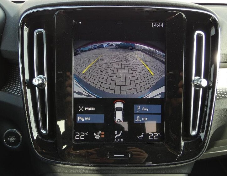 Volvo XC40 SUV / Terénní 2,0 l 145 kw