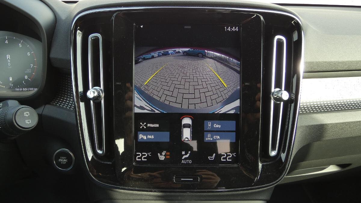 Volvo XC40 SUV / Terénní 2,0 l 145 kw