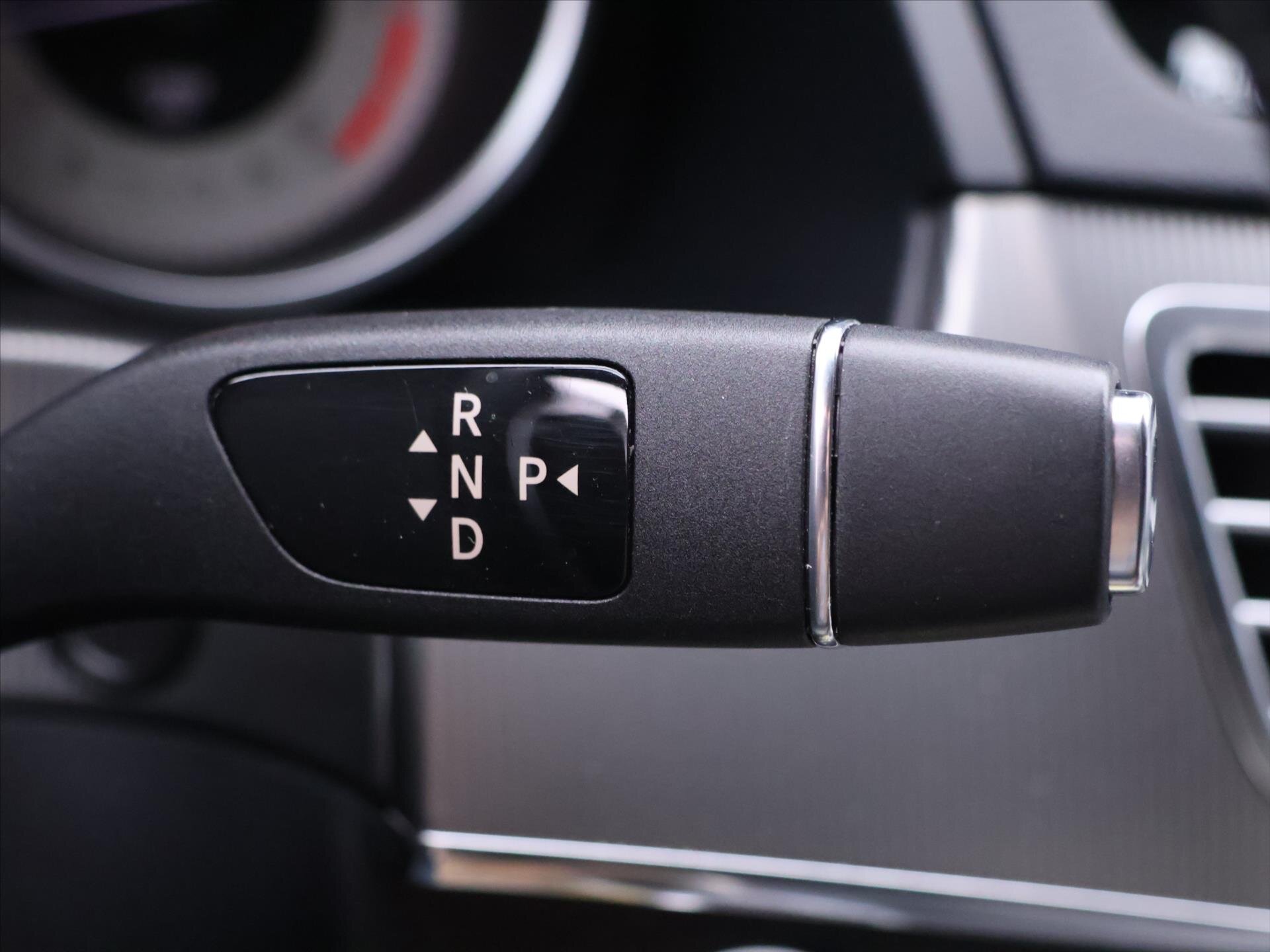 Mercedes-Benz Třídy E Kombi 3,0 l 185 kw