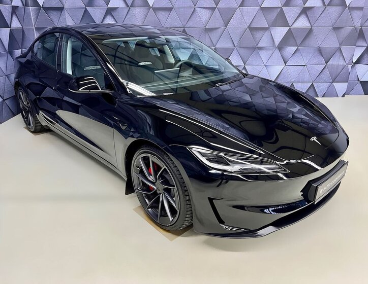 Tesla Model 3 Sedan 0,0 341 kw