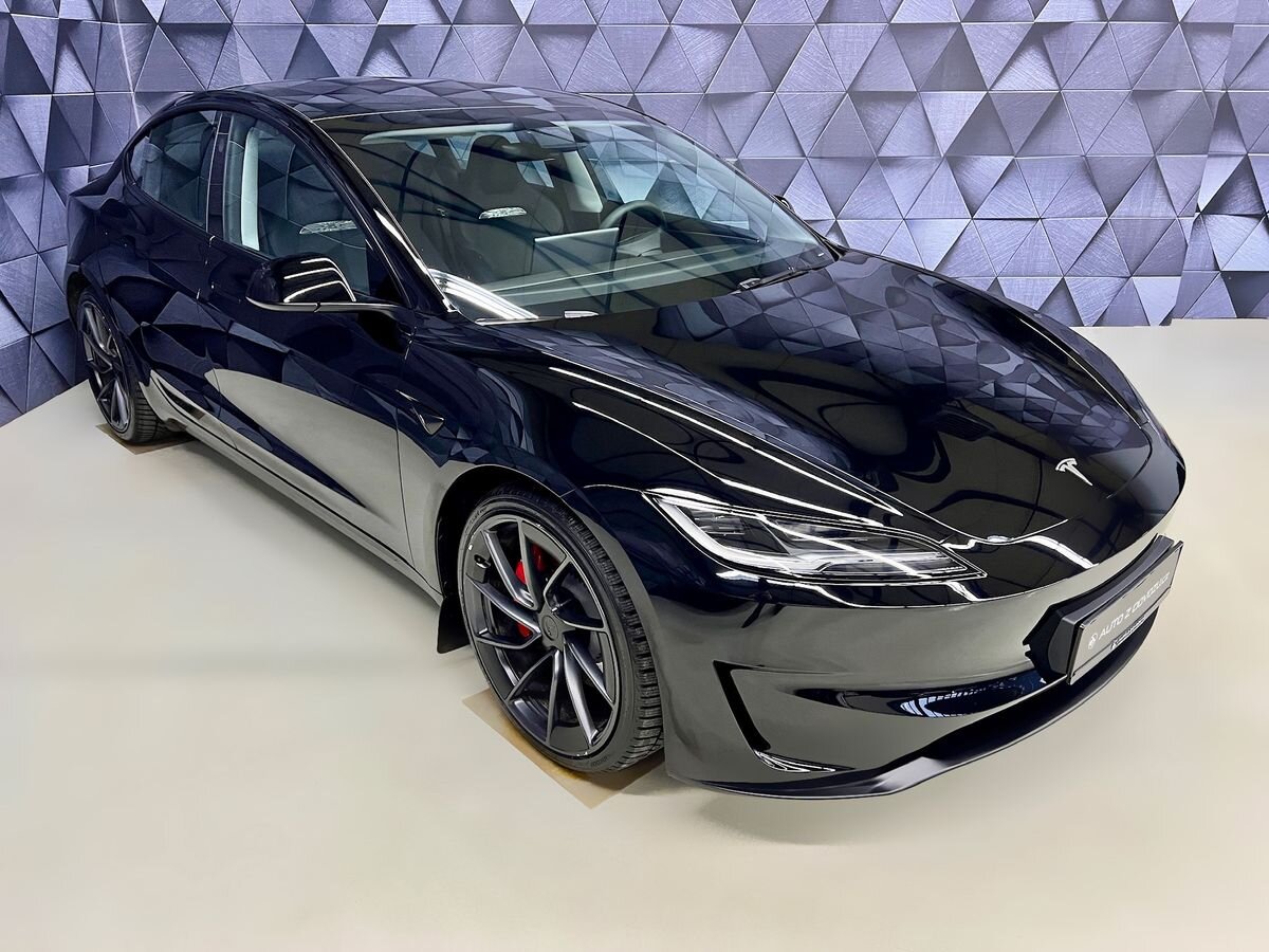 Tesla Model 3 Sedan 0,0 341 kw