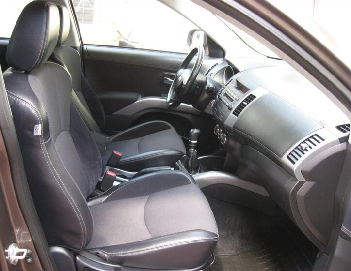 Mitsubishi Outlander 16