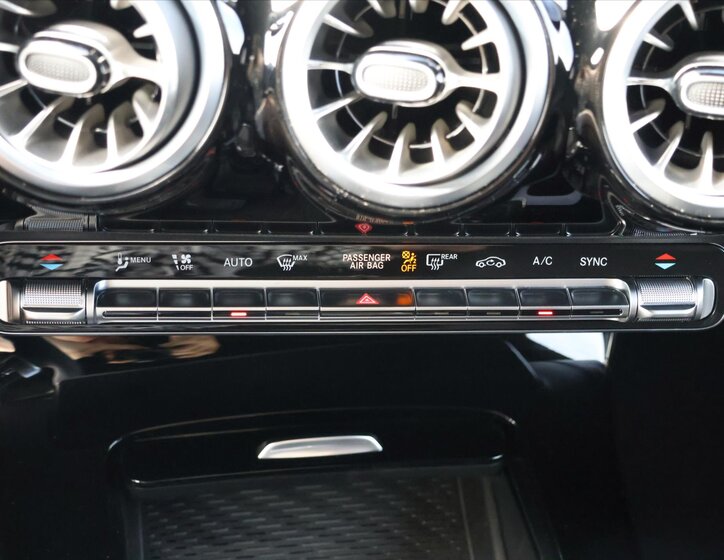 Mercedes-Benz CLA Kupé 1,3 l 120 kw