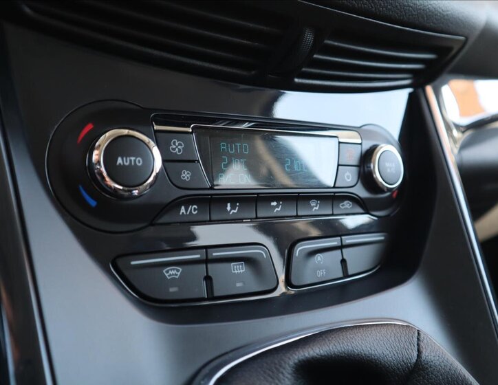 Ford Kuga SUV / Terénní 1,6 l 110 kw