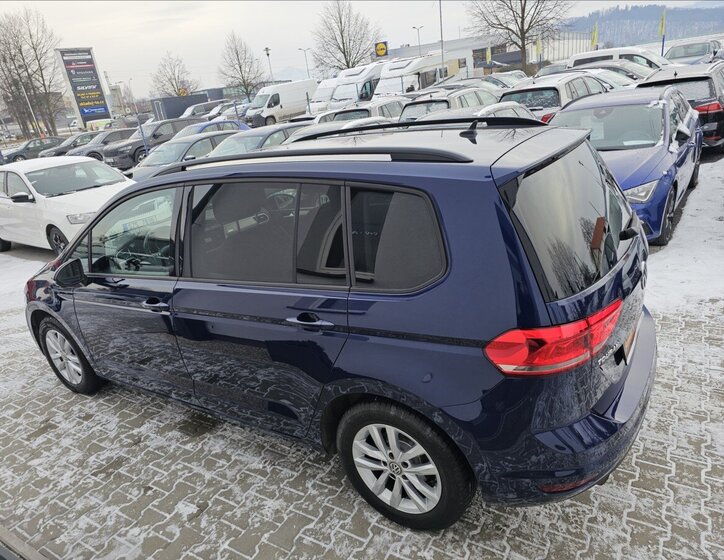 Volkswagen Touran 9