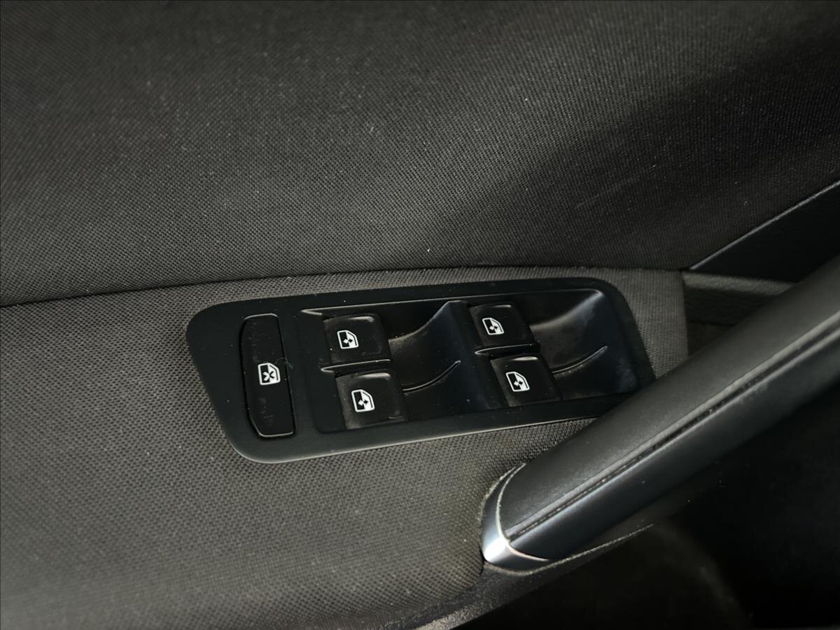 Volkswagen Golf Kombi 1,6 l 85 kw