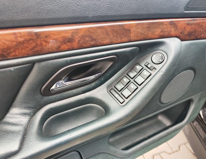 BMW Řada 7 Sedan / Limuzína 2,8 l 142 kw